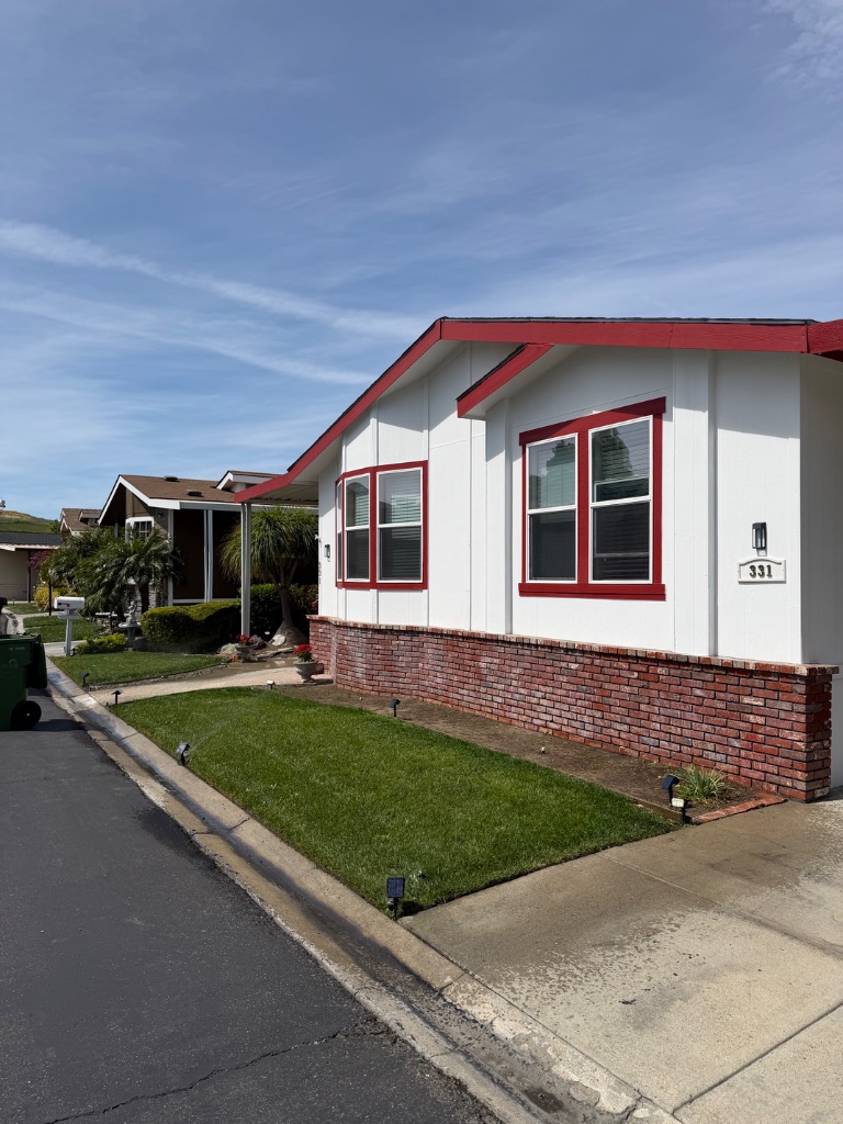 Recurring property maintenance in Bay Area — curb appeal by Deluxe Building Services