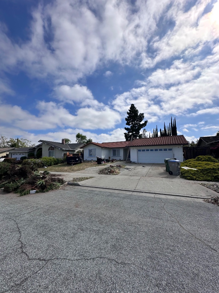 Neglected front yard with dead grass and bare dirt in the Bay Area before Deluxe Building Services